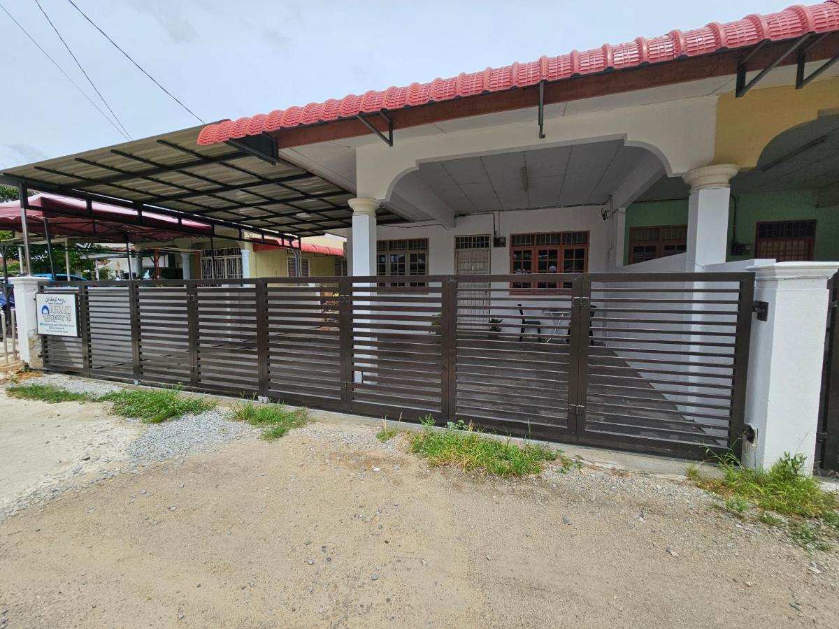 Ruhani Homestay 1 KB - 3 Bedroom Fully Airconditioned - Bed and Breakfast