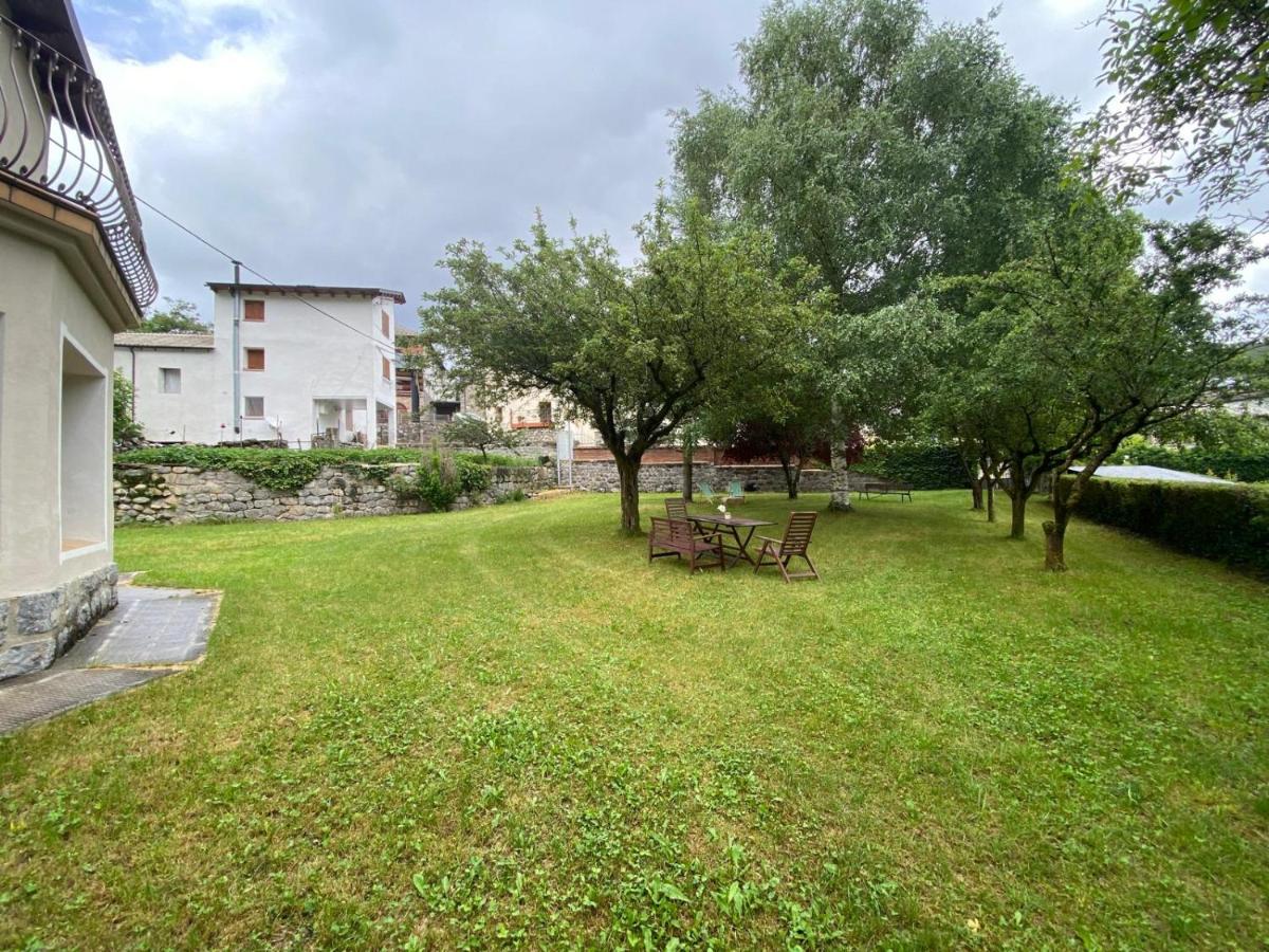 Casa para 12 con jardín en Chía, Benasque La Casa del Tilo - B&B Chía