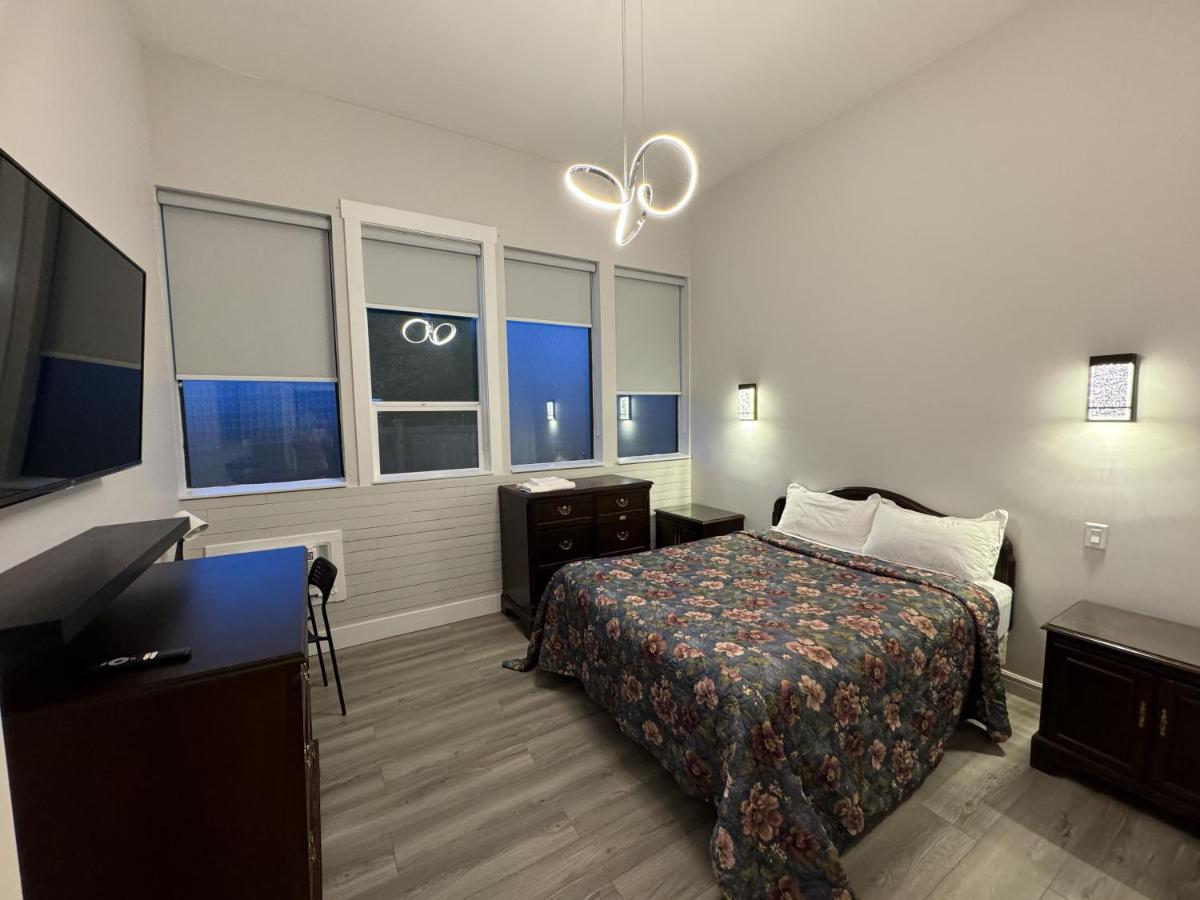Suite with Mountain View