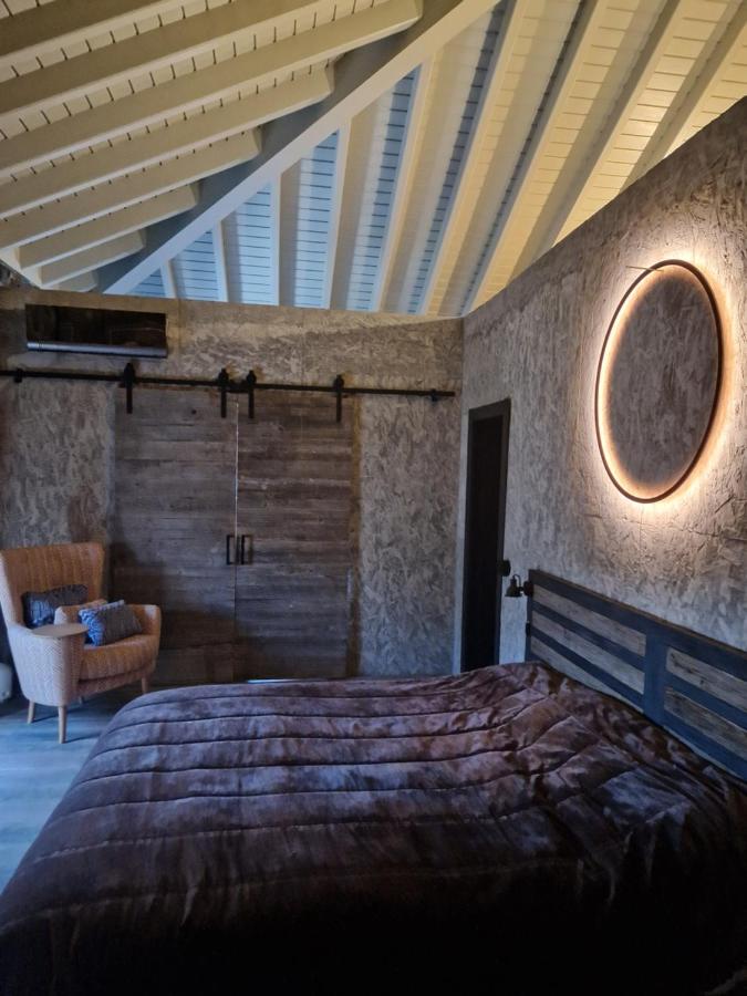 Deluxe One-Bedroom Apartment with Ocean View