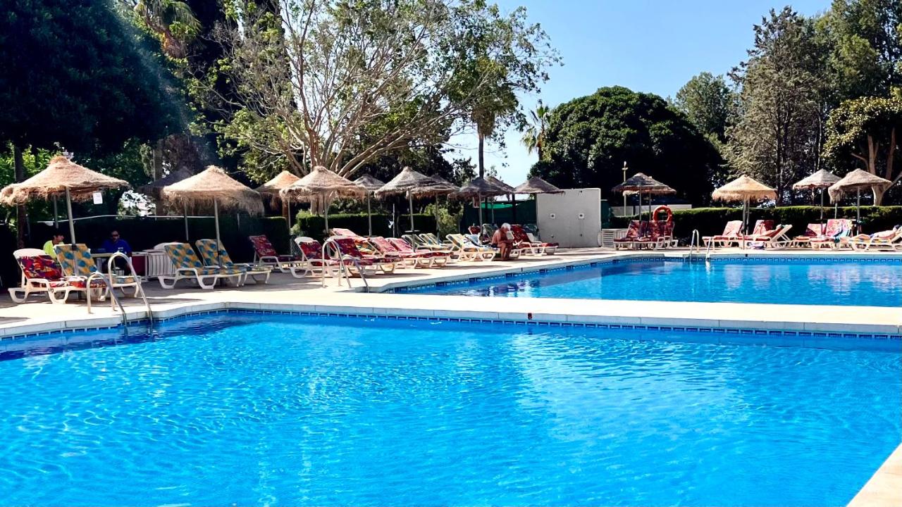 Balcón, Vista al mar, Piscinas en Coastal Feeling Hercules - Ferienwohnung Benalmádena