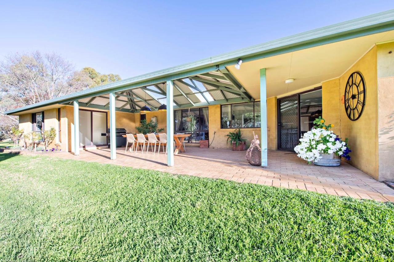 Cameron Glen - Rural Entertainer - B&B