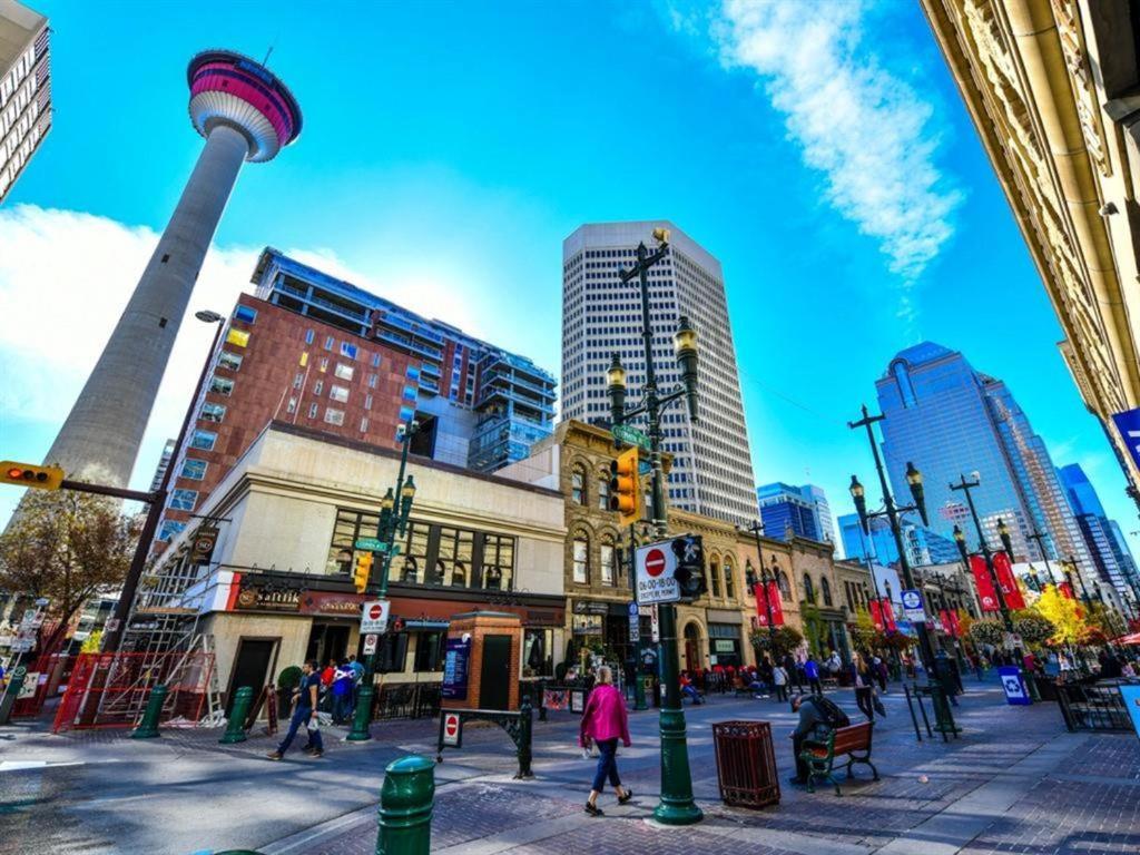A Spacious Downtown 1-bed Suite - B&B Calgary