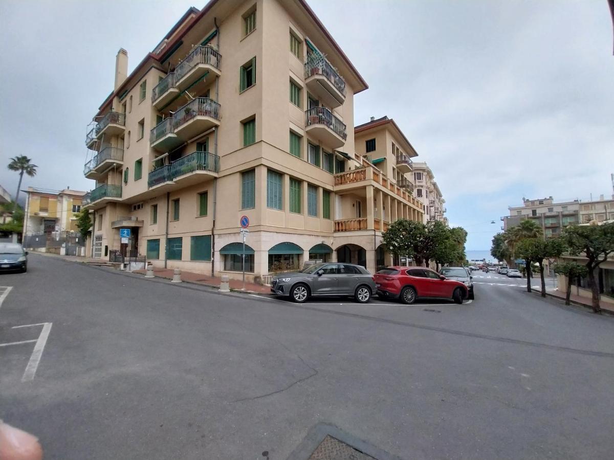 IL FARO - garage mt 4,75 - beach mt 150 - 09001-LT-1414 - B&B Alassio