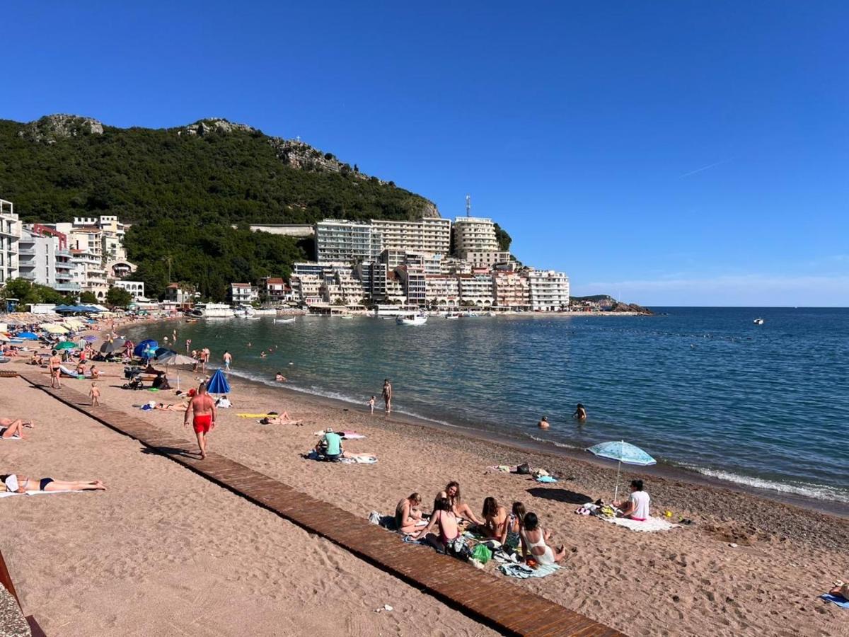Rafailovici beach amazing apartment - B&B Budva