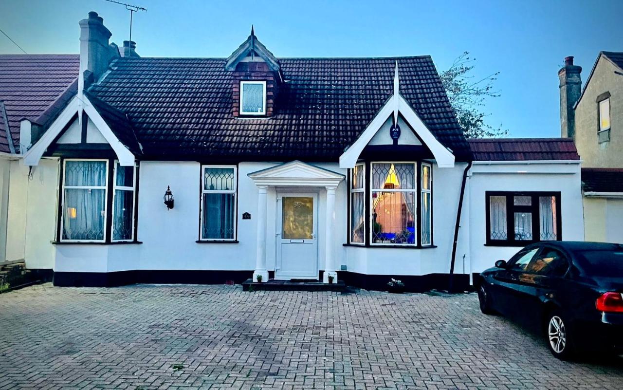 Bungalow Homestay Double Bedroom in London - Chambres d’hôtes