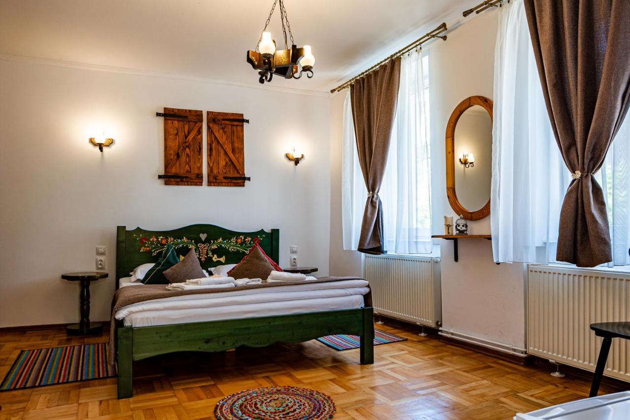 Casa Cu Usi - House of Doors - Chambres d’hôtes Sighișoara