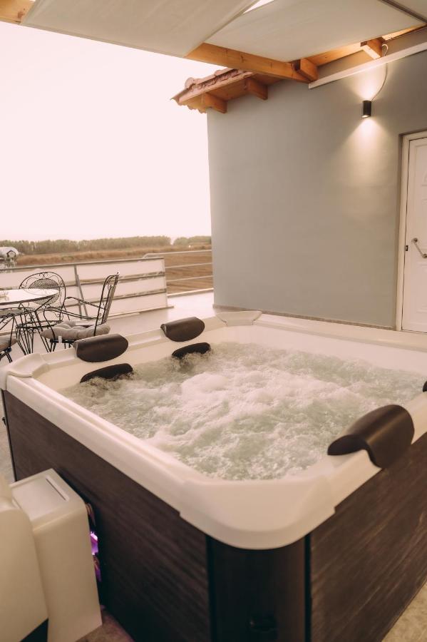 Sirens Luxury Apartments Palouki - B&B