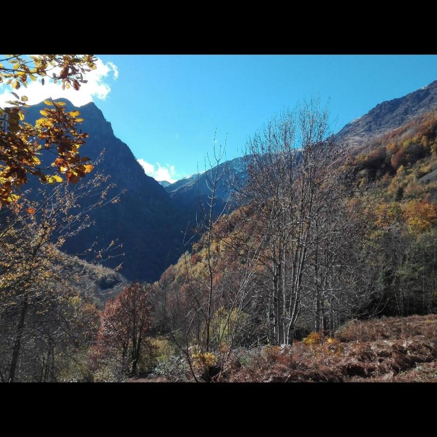 Agréable maison dans un beau village de montagne - B&B Siguer