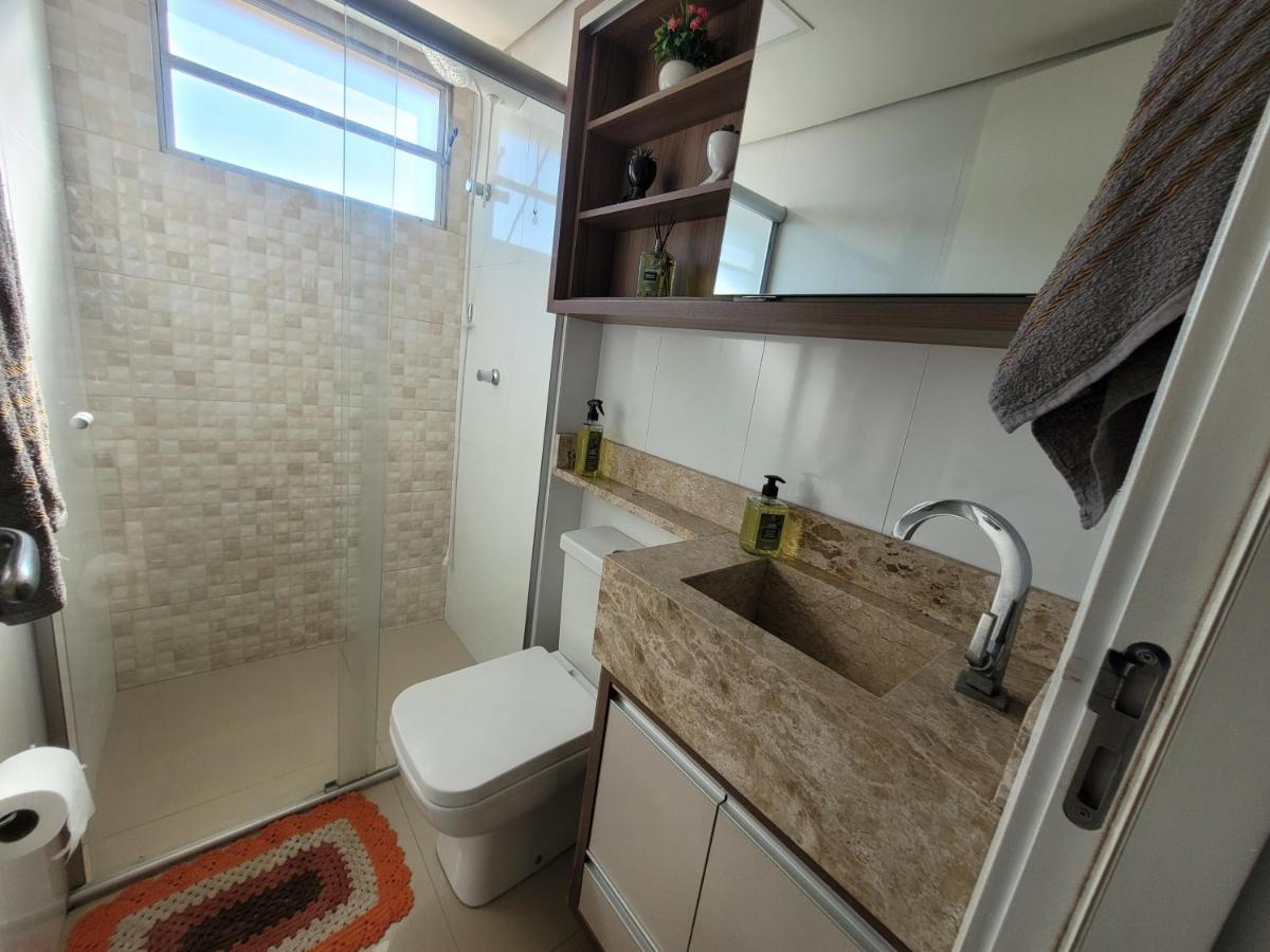 apto ao lado do shopping norte a 8 minutos do centro - B&B