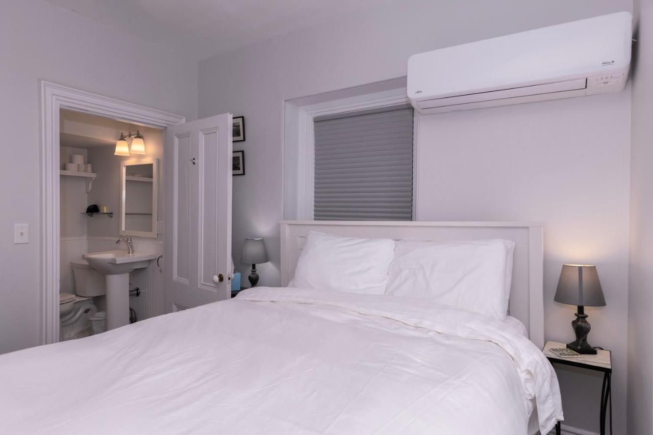 Queen Room with City View #3