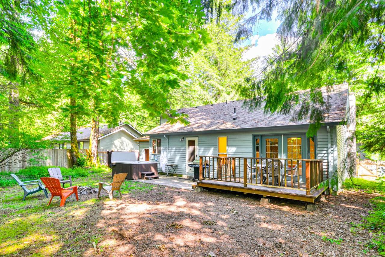 Rhododendron Retreat with Hot Tub Steps to River! - Bed and Breakfast