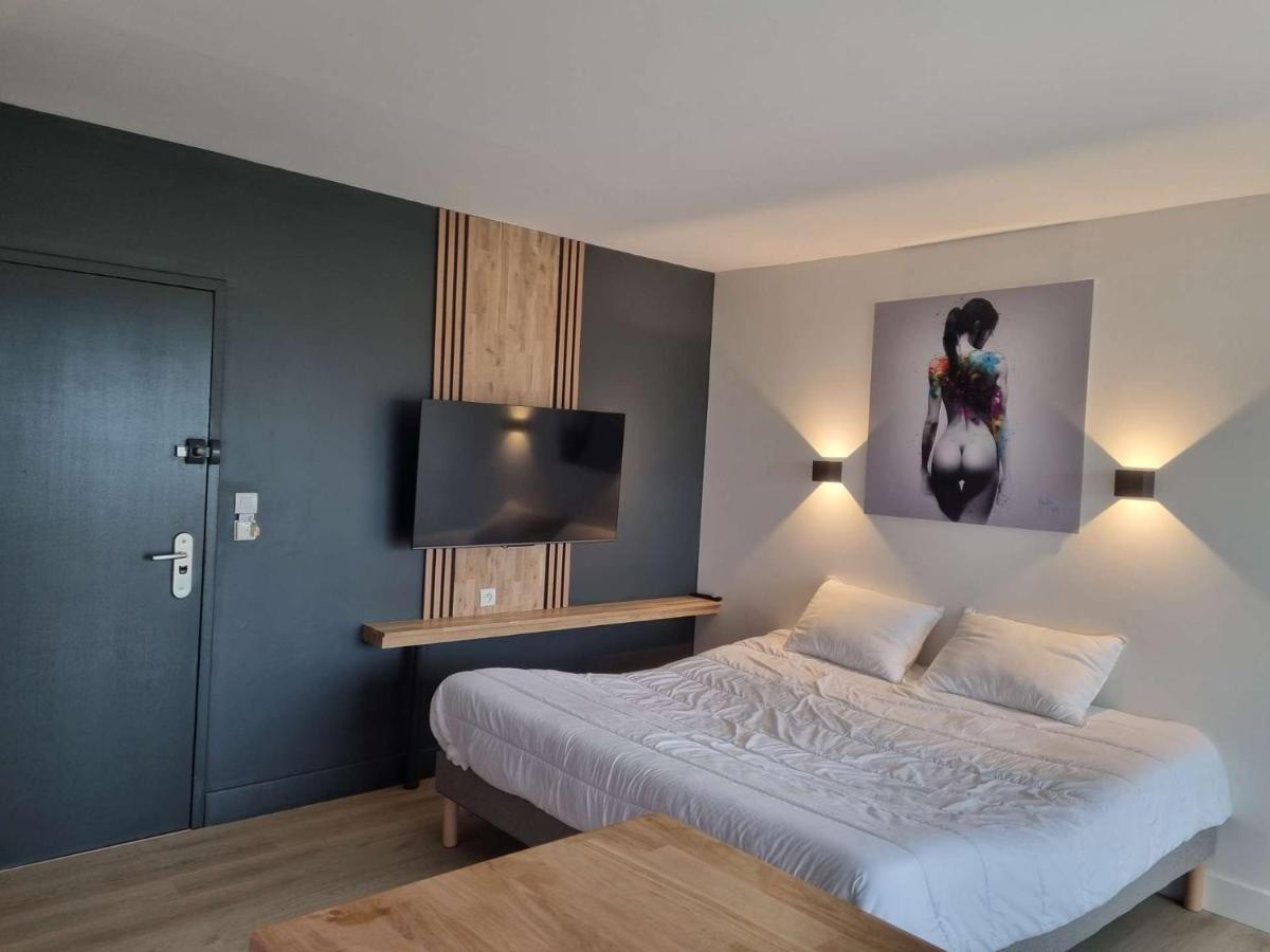 Studio Apartment with Balcony