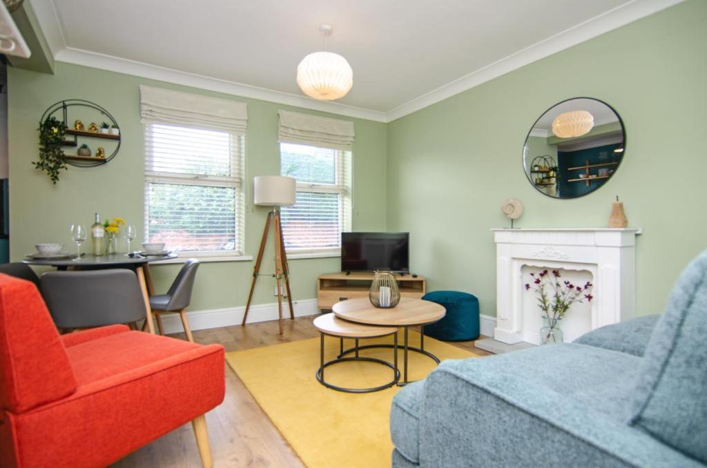 Cosy Lichfield Apartment - Bed and Breakfast