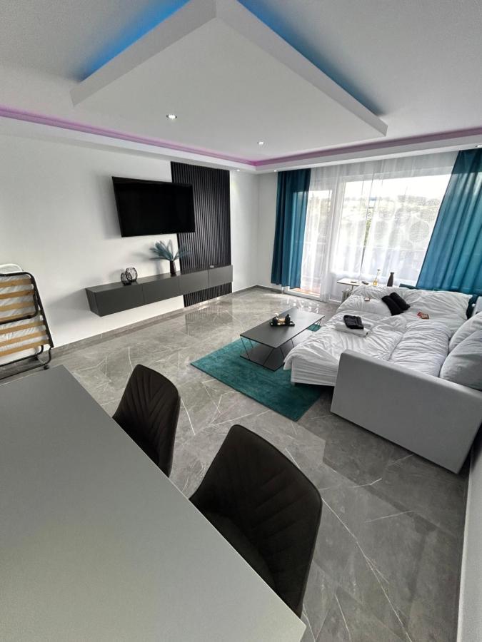 Luxus Apartment am Dreiburgenblick - B&B