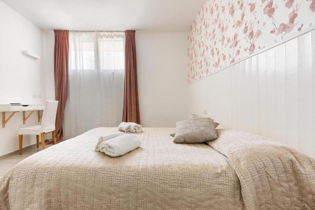 Large Double or Twin Room