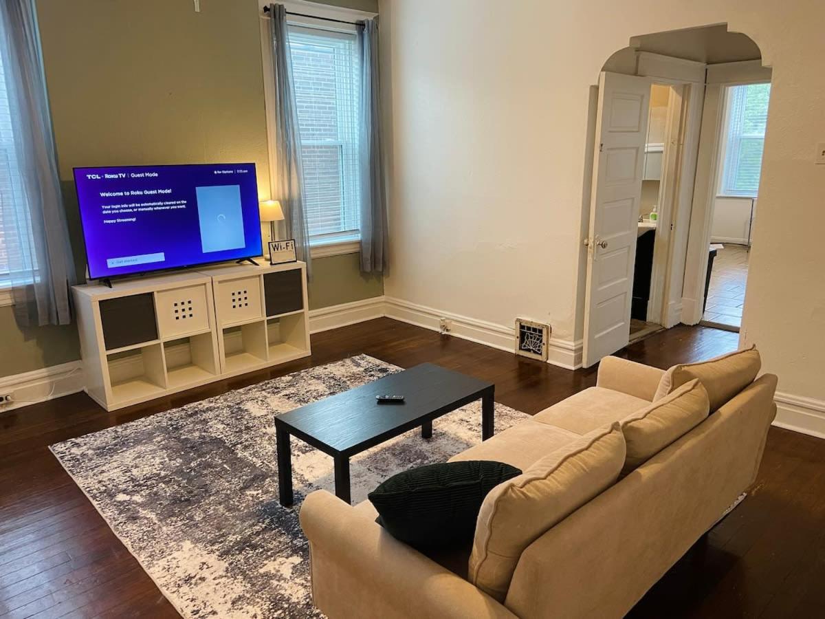 Comfortable 1BR Apartment - Laundry & Backyard - B&B