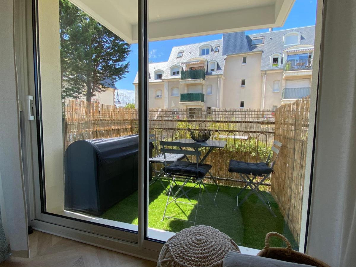 Chaleureux deux pièce coeur de ville avec parking privé - Ferienwohnung Cabourg