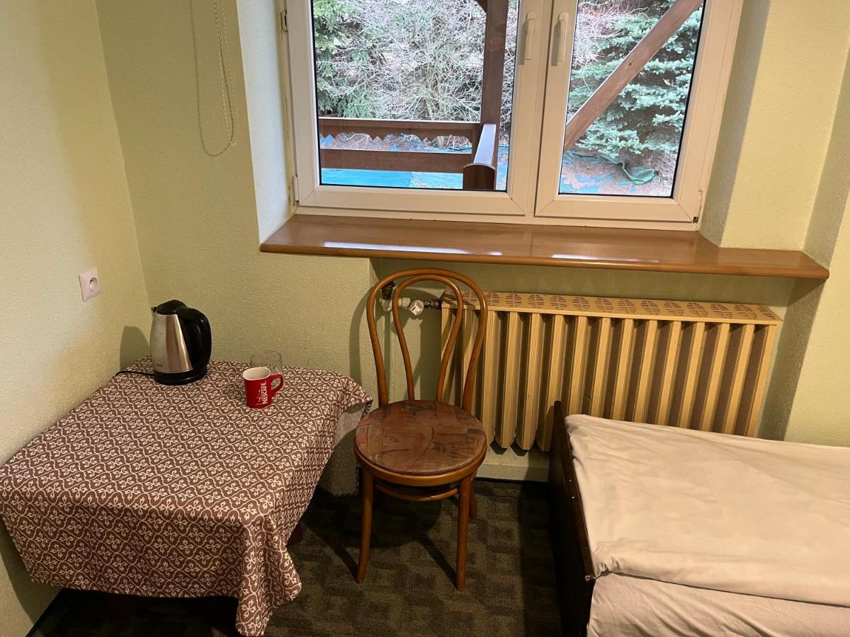 Chambre Lits Jumeaux avec Salle de Bains Privative Séparée