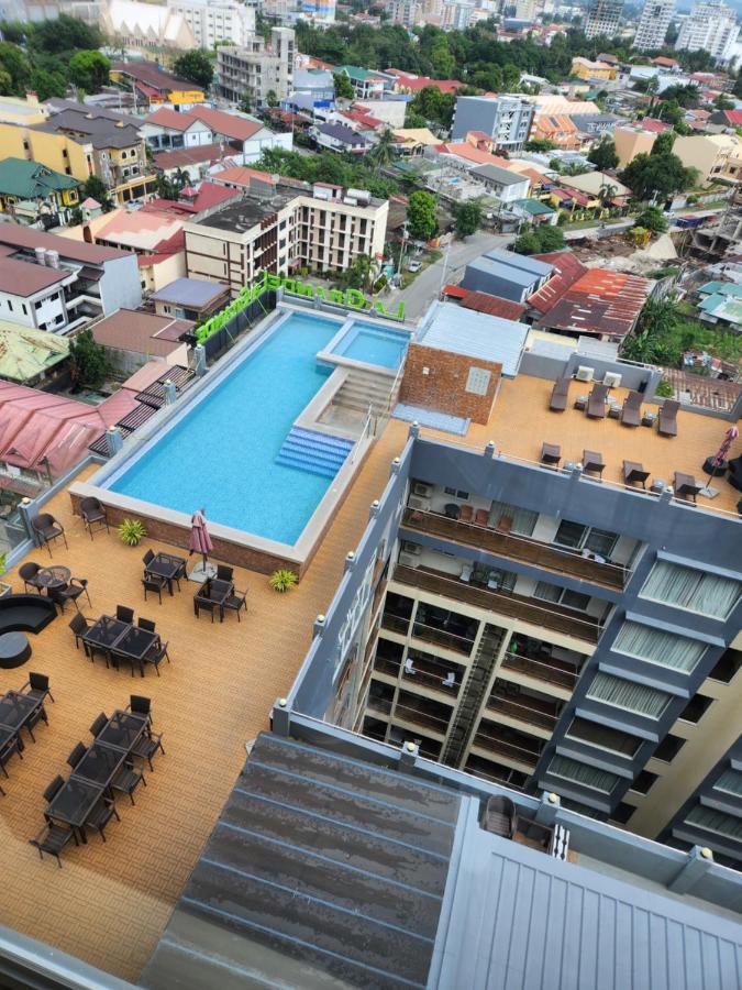 LaGrande Residence Jacuzzi & Shower 10th FLR Unit - B&B Angeles City