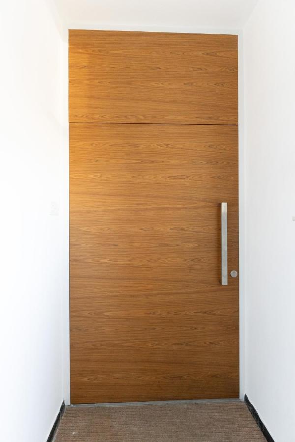 WealthyStays - Deluxe Downtown with spacious balcony - B&B Nicosia