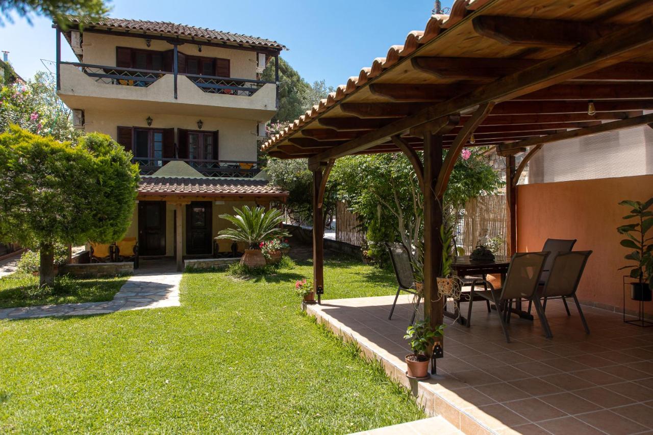 Lazaros Beachfront Apartments & Studios - Ferienwohnung Vourvourou
