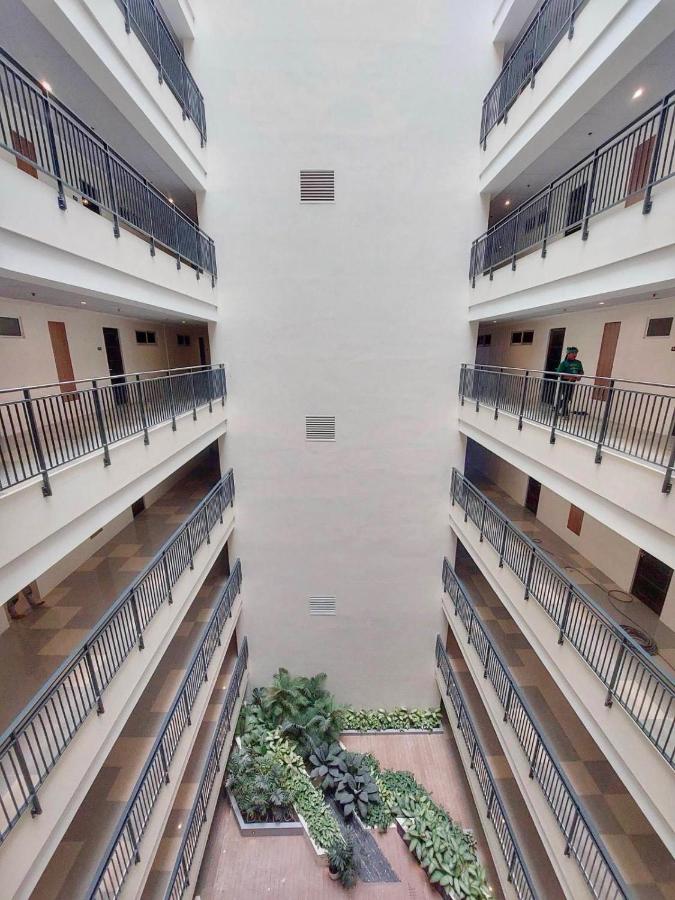 Modern 1-Bedroom Condo at Matina Enclaves Residence, Close to SM City Davao - Bed and Breakfast