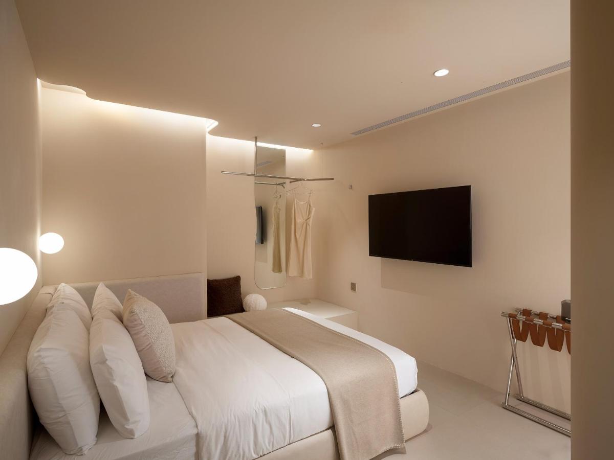 Standard Double Room with Bath - No Window