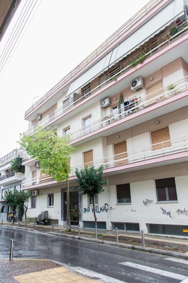 Amazing Apartment next to Koridallos Metro Station - Bed and Breakfast