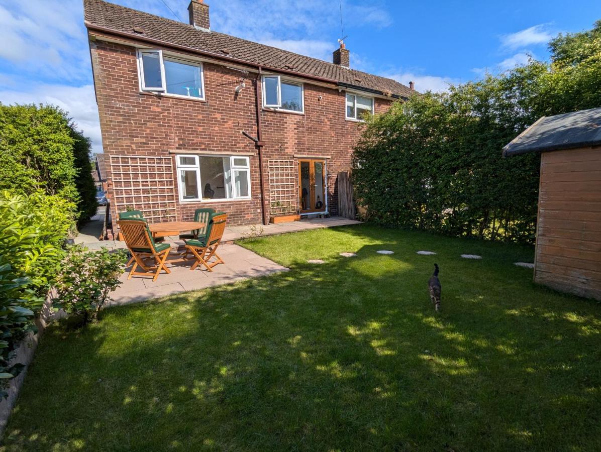 Cosy Single Room, Smart TV, 5 Minute Walk from Train Station - B&B