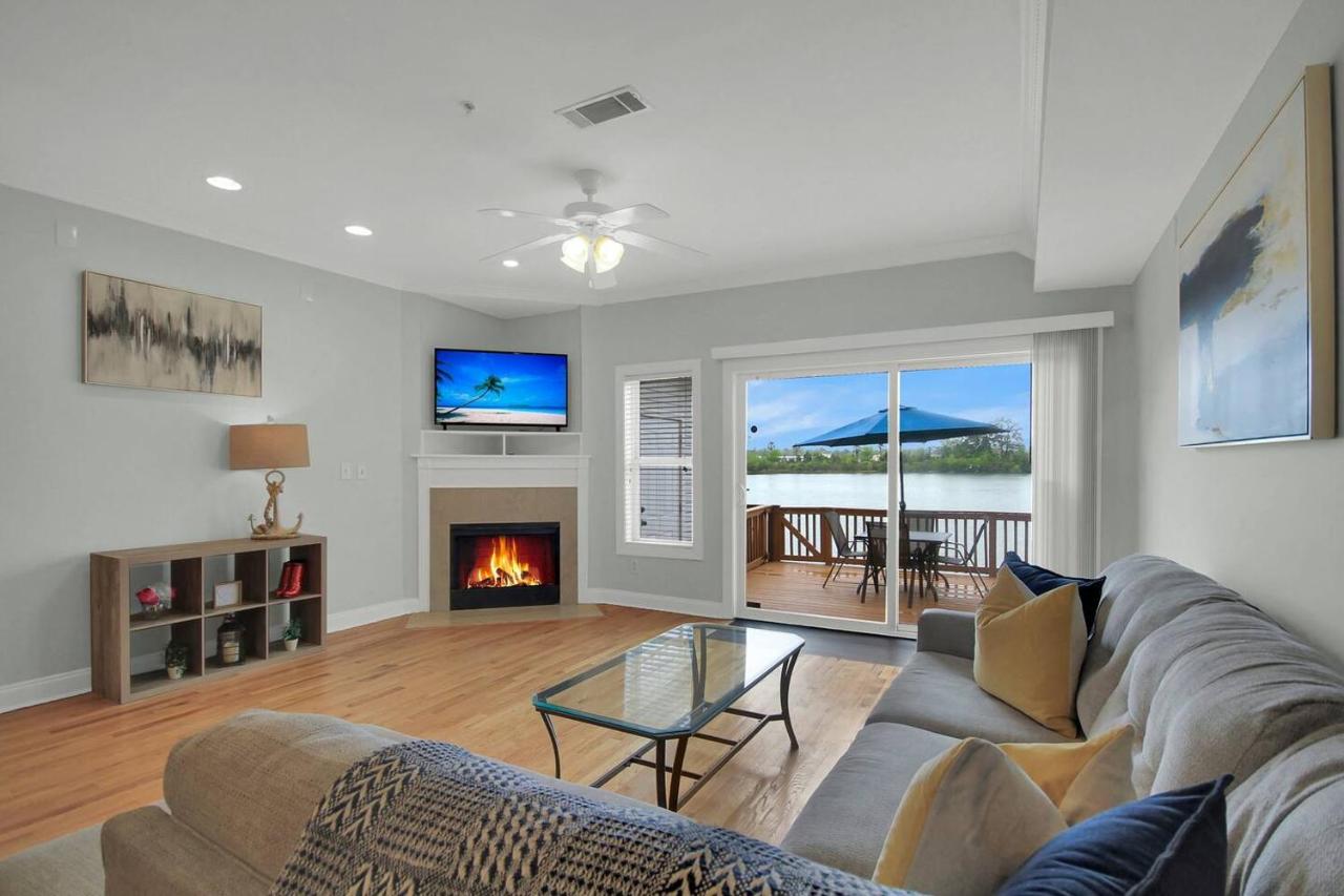 Lakefront 3br Townhome W Stunning Views! - Chambres d’hôtes