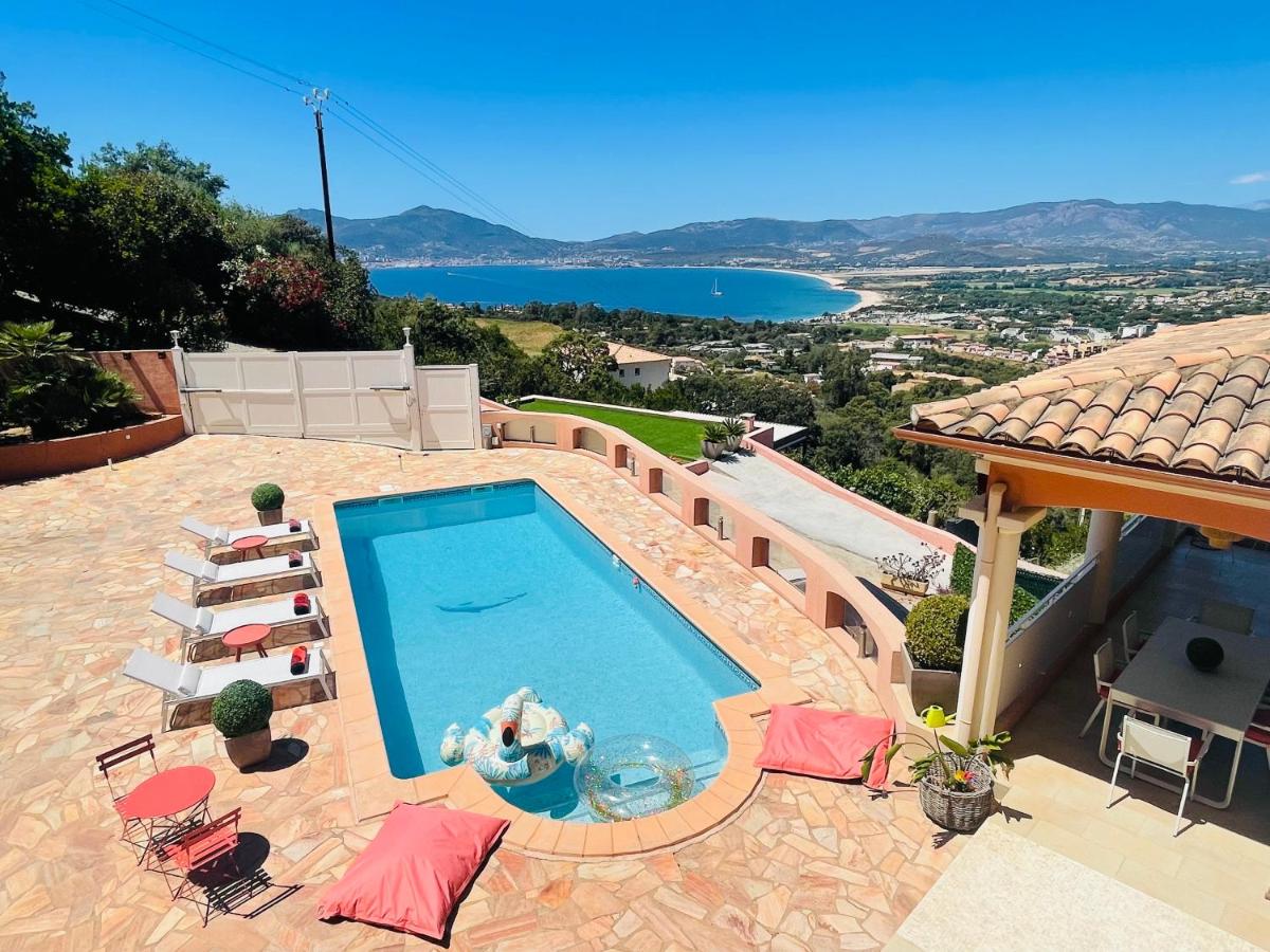 Villa Sì- Villa indépendante 3 chambres avec piscine et magnifique vue mer en plein centre de Porticcio - Bed and Breakfast
