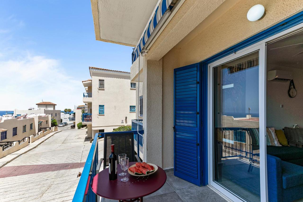 One-Bedroom Apartment with Sea View and Balcony