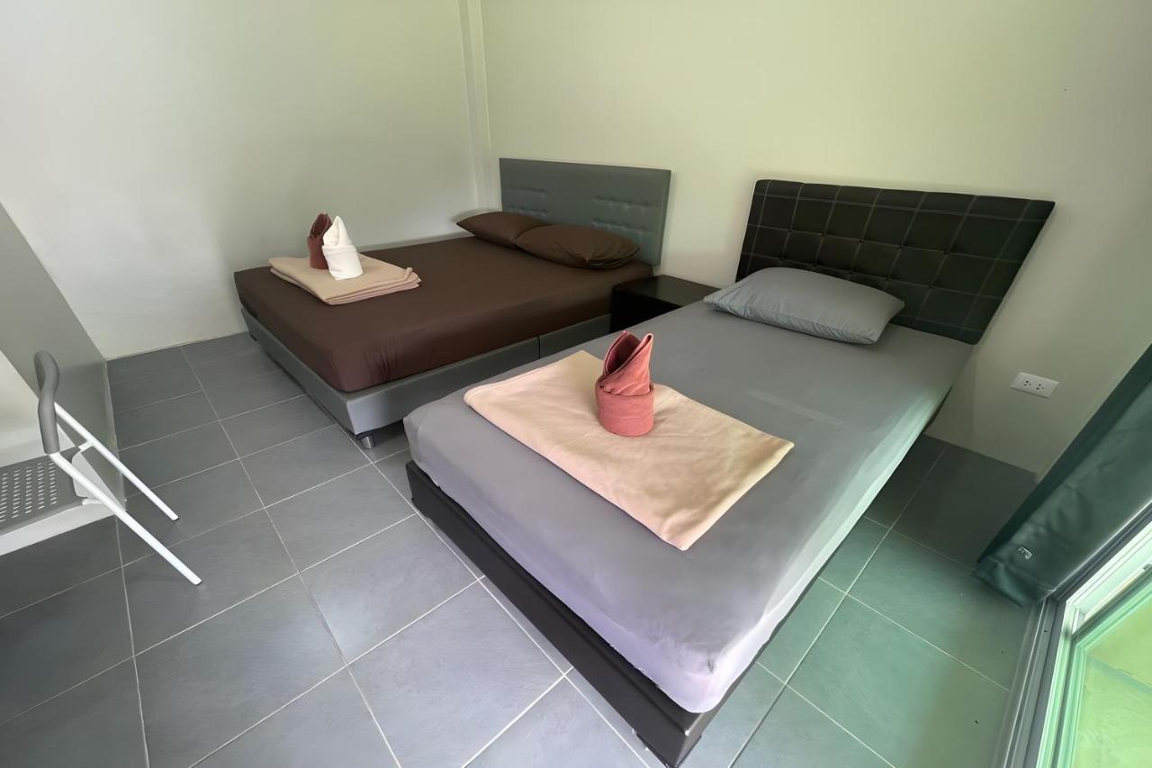 Habitación Triple con vistas al jardín
