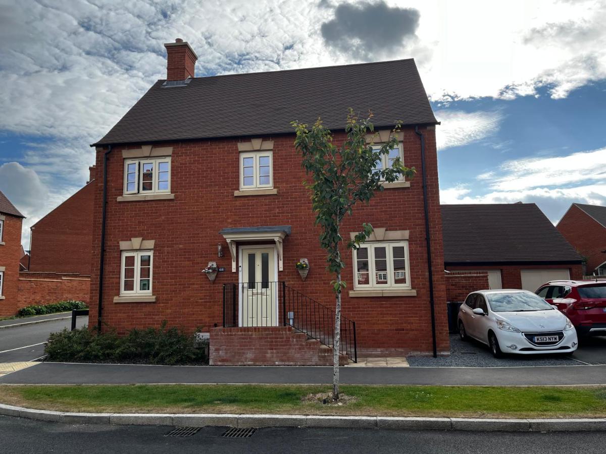 Brackley near Silverstone Grand Prix 3 double bed family home - Chambres d'hôtes Radstone