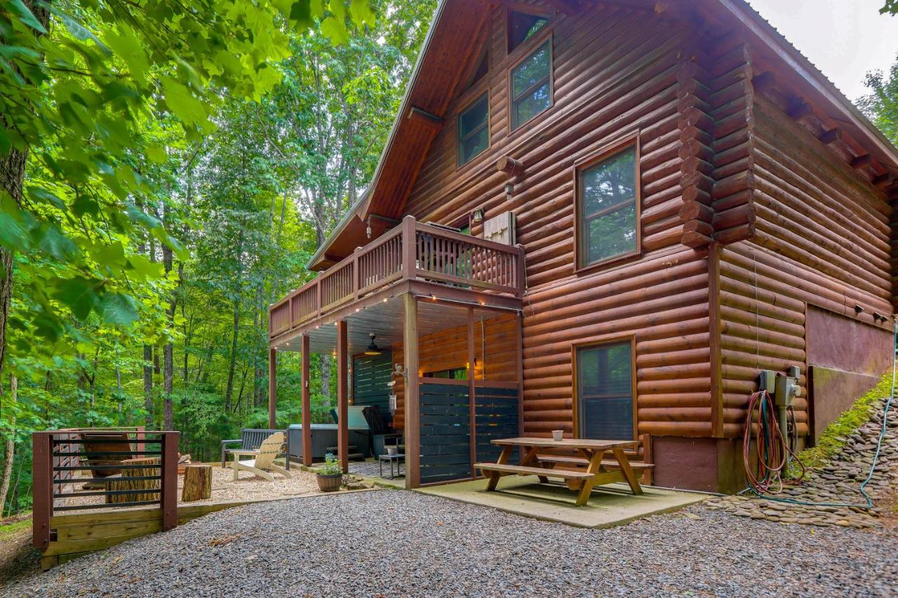 Blue Ridge Log Cabin with Hot Tub and Game Room! - B&B Blue Ridge