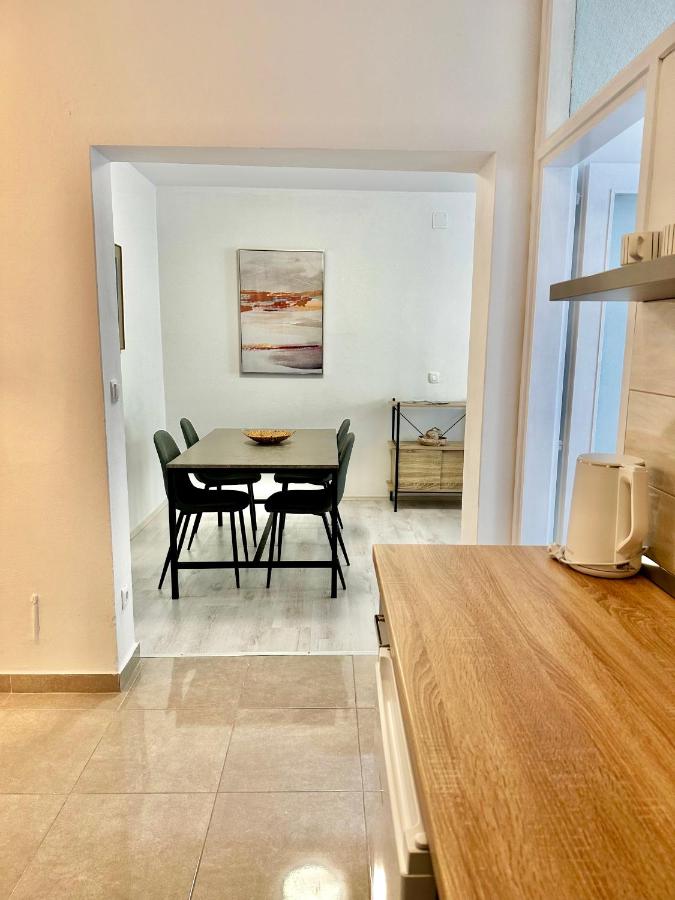 Cozy modern apartment Amphora-Beach near - B&B Lesina