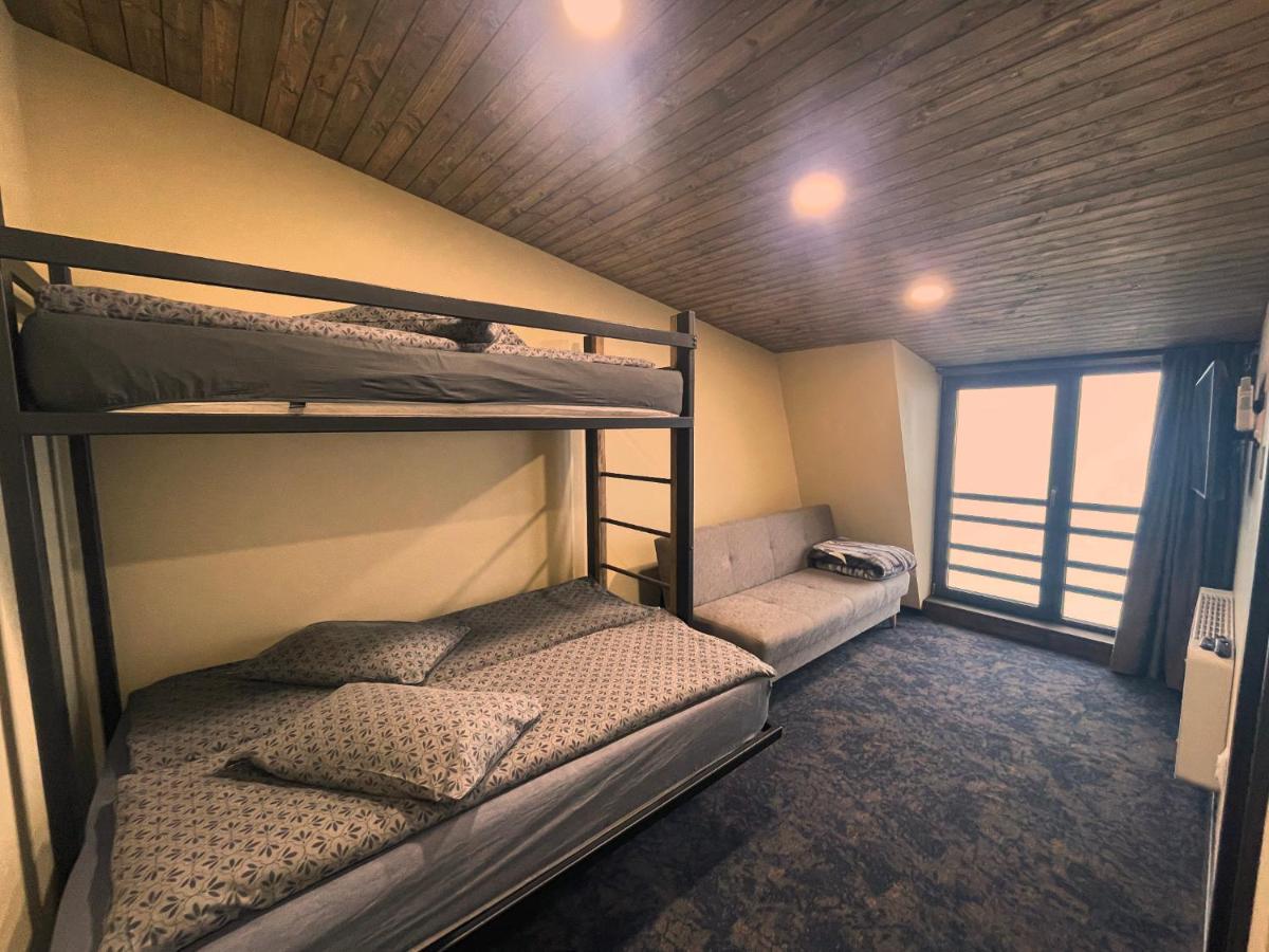 Dreibettzimmer mit eigenem Bad