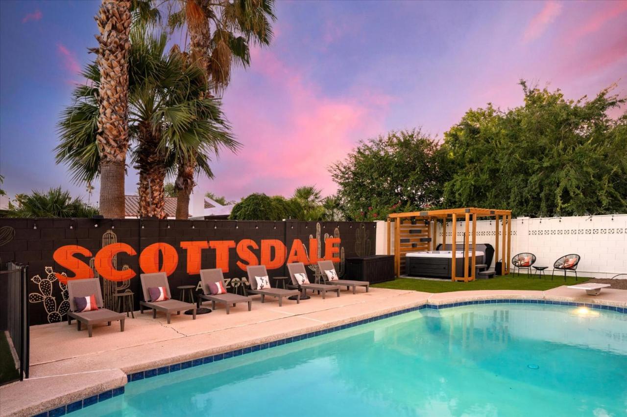 Pickleball Court~ Hot Tub & Pool~ Mini Golf~Games - B&B Phoenix
