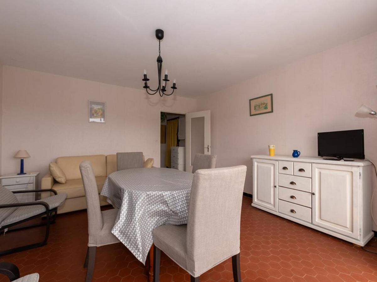 Grand T2 proche mer avec piscine collective, climatisation, parking étroit - B&B Le Lavandou