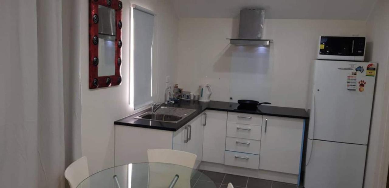 Beautiful and Bright Studio Apartment Botany Downs - B&B Auckland