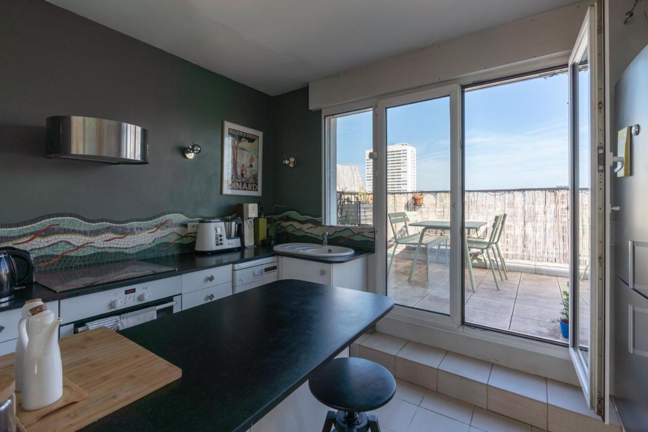 Breathtaking 2BD Apartment Roof-top Patio 19e! - B&B