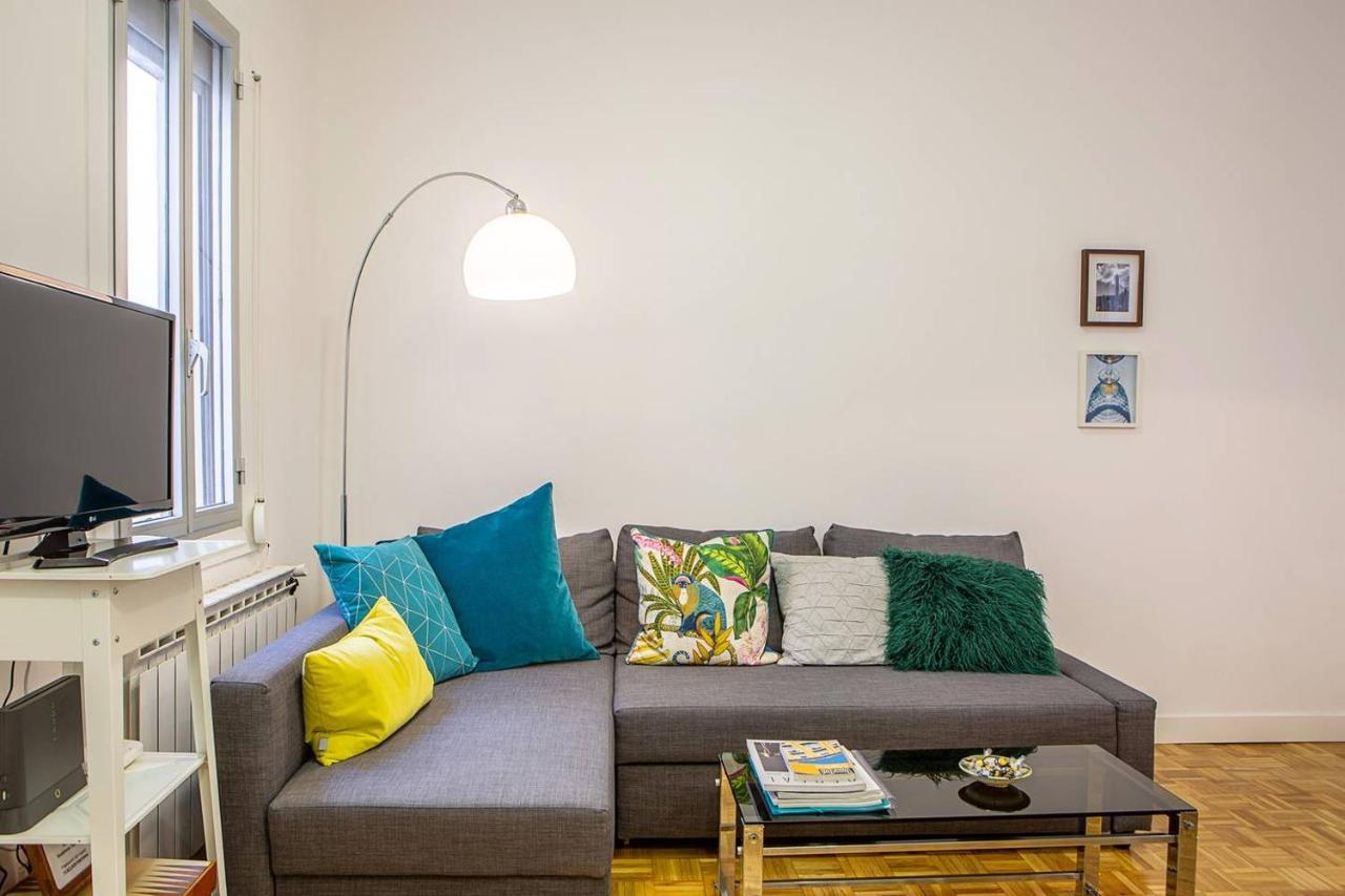 Lovely and Chic 1 Bedroom Apartment next to Atocha - Chambres d’hôtes Madrid