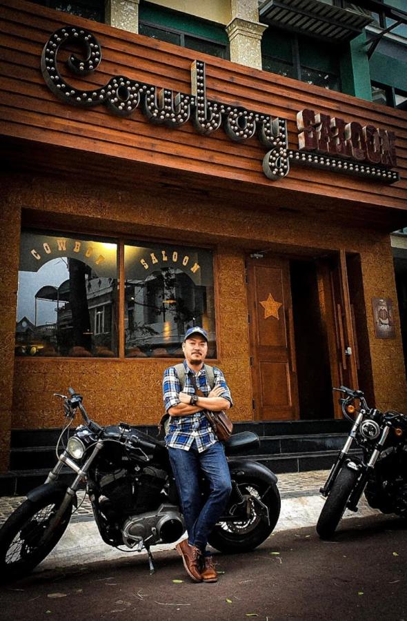 COWBOY HOTEL