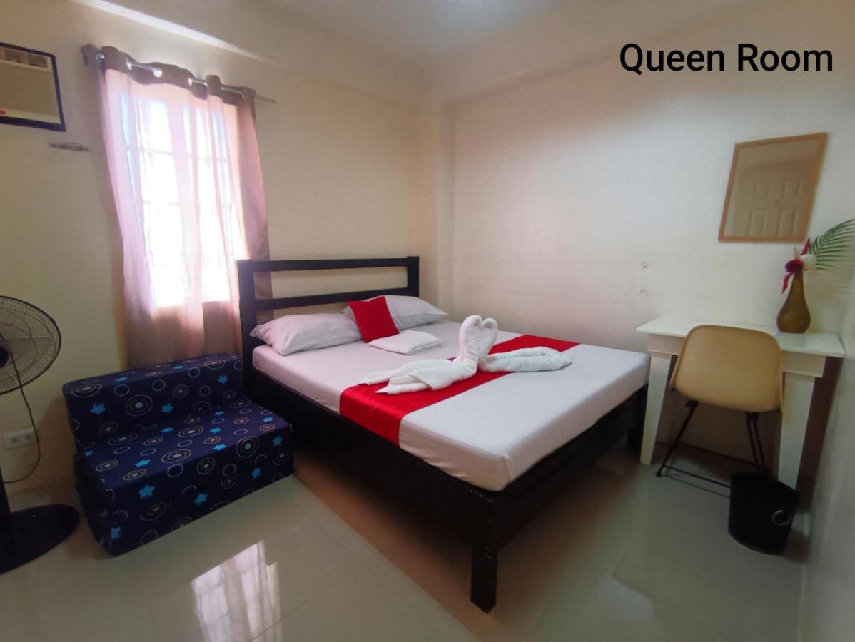 Kamer met Queensize Bed en Gedeelde Badkamer