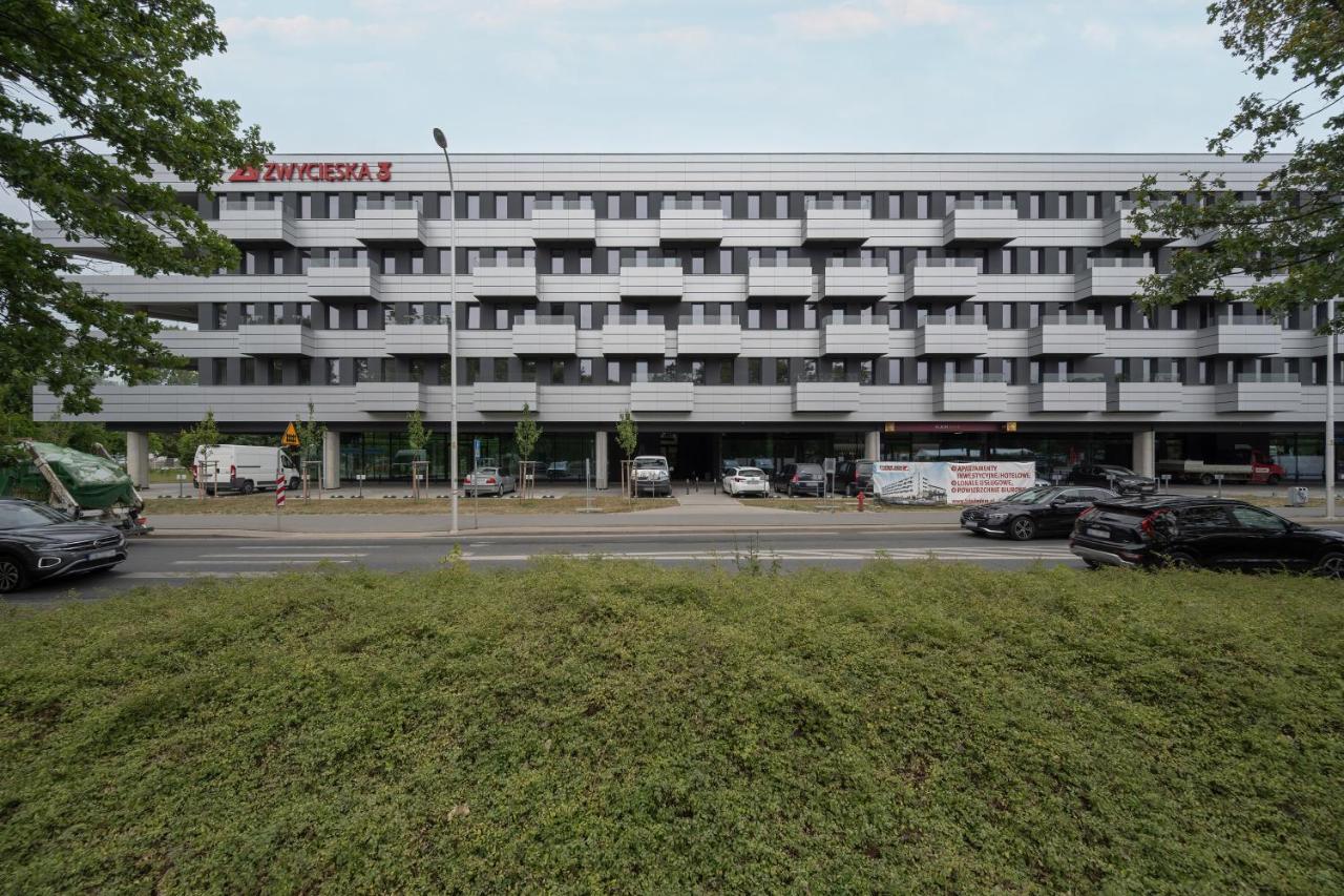 Apartamenty Zwycięska z klimatyzacją, FREE GARAGE Wrocław by Noclegi Renters - Bed and Breakfast