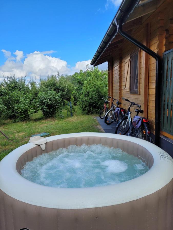 Letniskowy domek z Bali - Bed and Breakfast