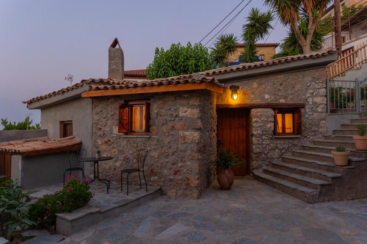 Fteri Stone House in Platanos, Akrata - B&B Plátanos