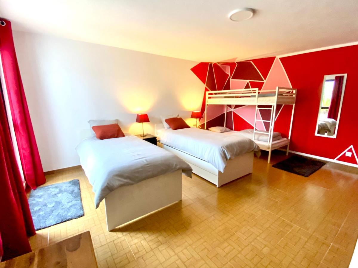 Single Bed in Mixed Dormitory Room