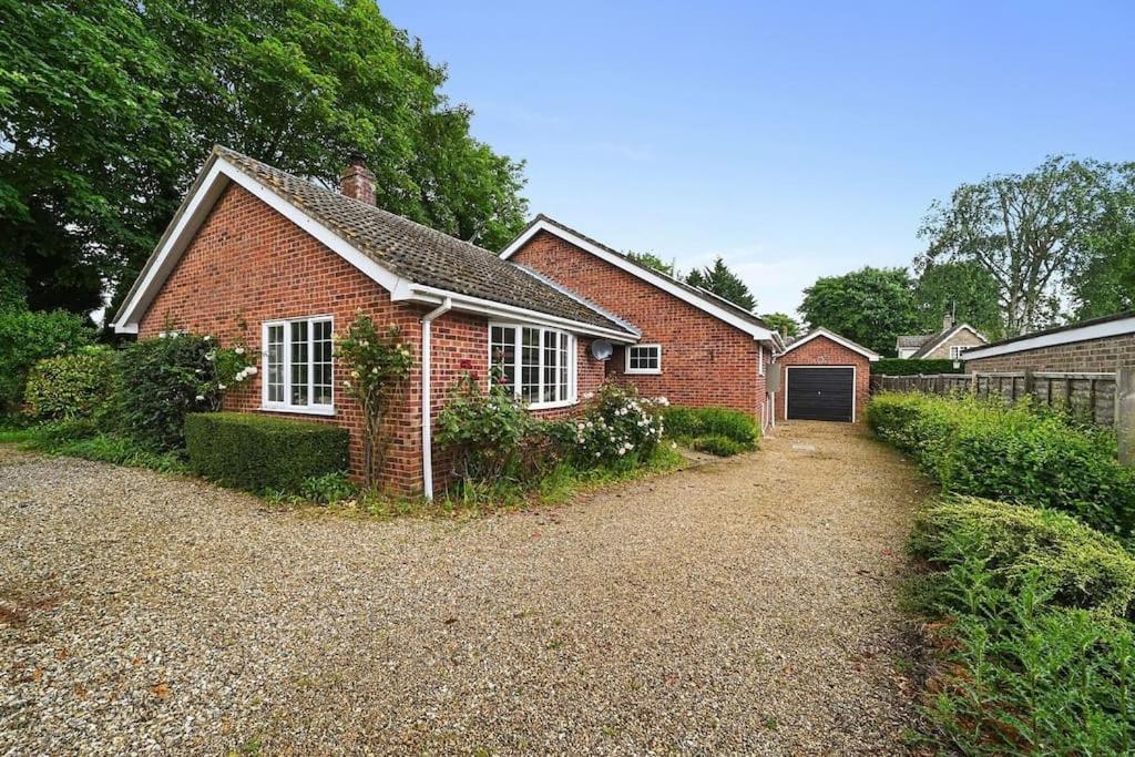 10 Holly Close - B&B